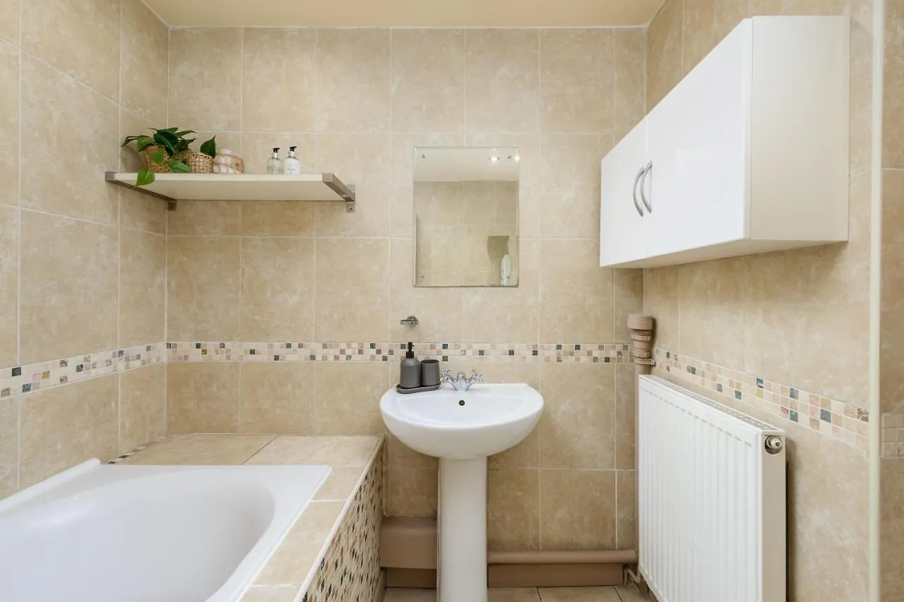 2 Bed Old Town Apartment - Next To Castle Edinburgh